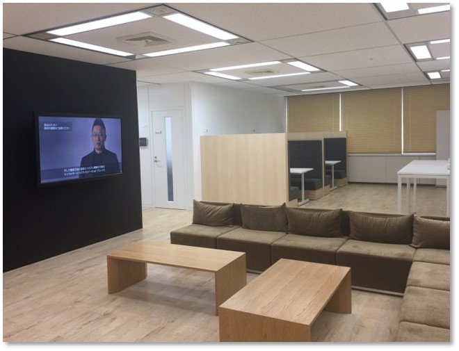 待合室のデジタルサイネージ