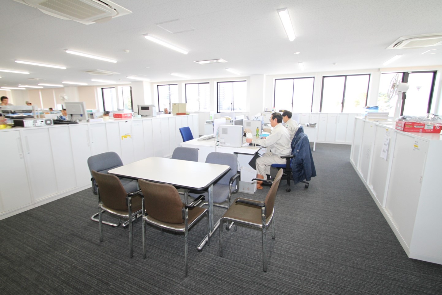 大栄製作所様 新社屋3F事務室